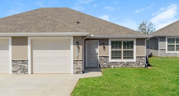 Elm Grove Luxury Rental Homes - 16732 Cross Creek Dr Belton MO | Zillow