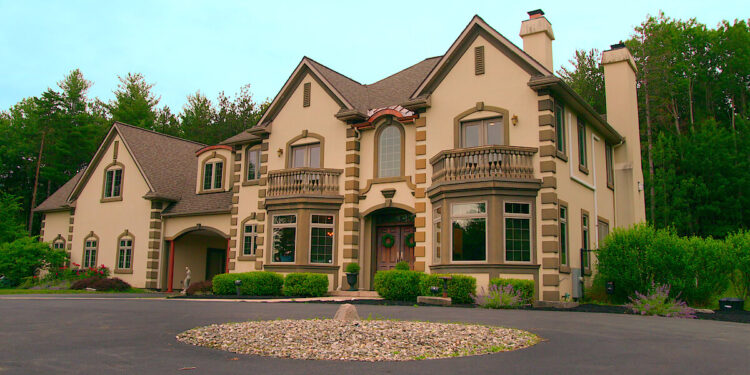 How To Handle Buying and Selling a Home at the Same Time